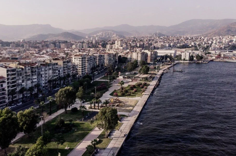 Karşıyaka Geri Görüş Kamerası